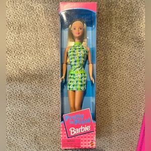 (1998) Pretty in Plaid Barbie Set
